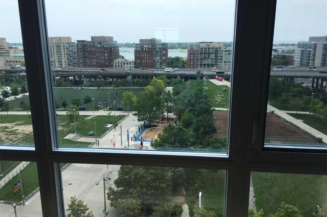 Three-Bedroom Condo With Free Parking Nearby Cn Tower With Lake View Toronto Eksteriør billede