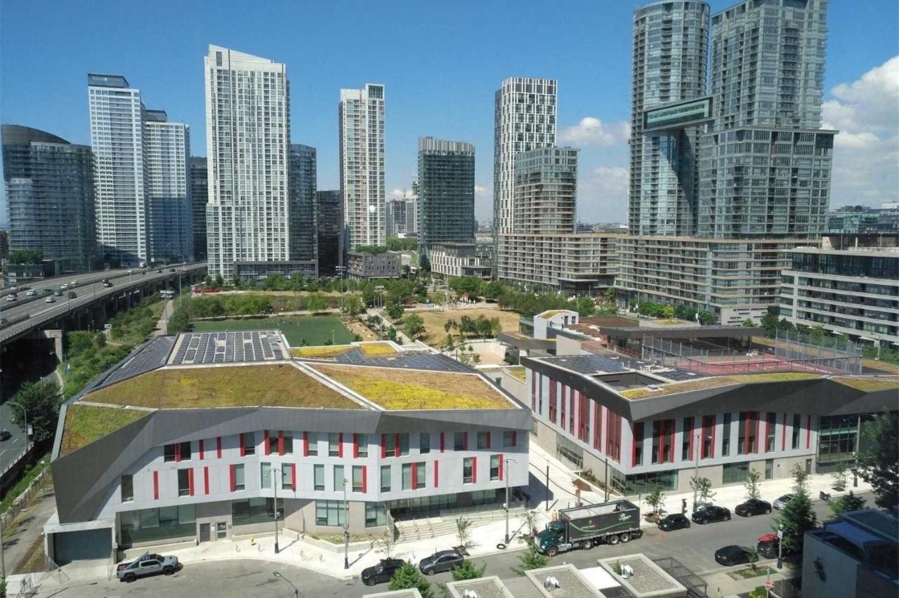Three-Bedroom Condo With Free Parking Nearby Cn Tower With Lake View Toronto Eksteriør billede