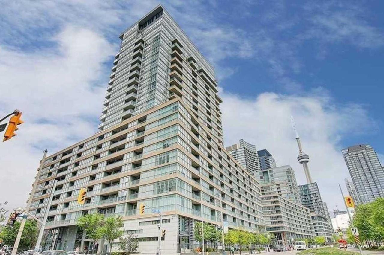 Three-Bedroom Condo With Free Parking Nearby Cn Tower With Lake View Toronto Eksteriør billede