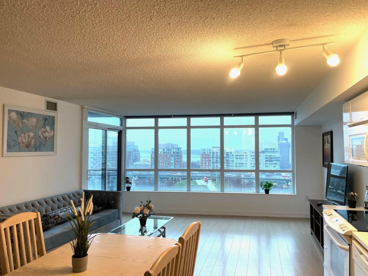 Three-Bedroom Condo With Free Parking Nearby Cn Tower With Lake View Toronto Eksteriør billede