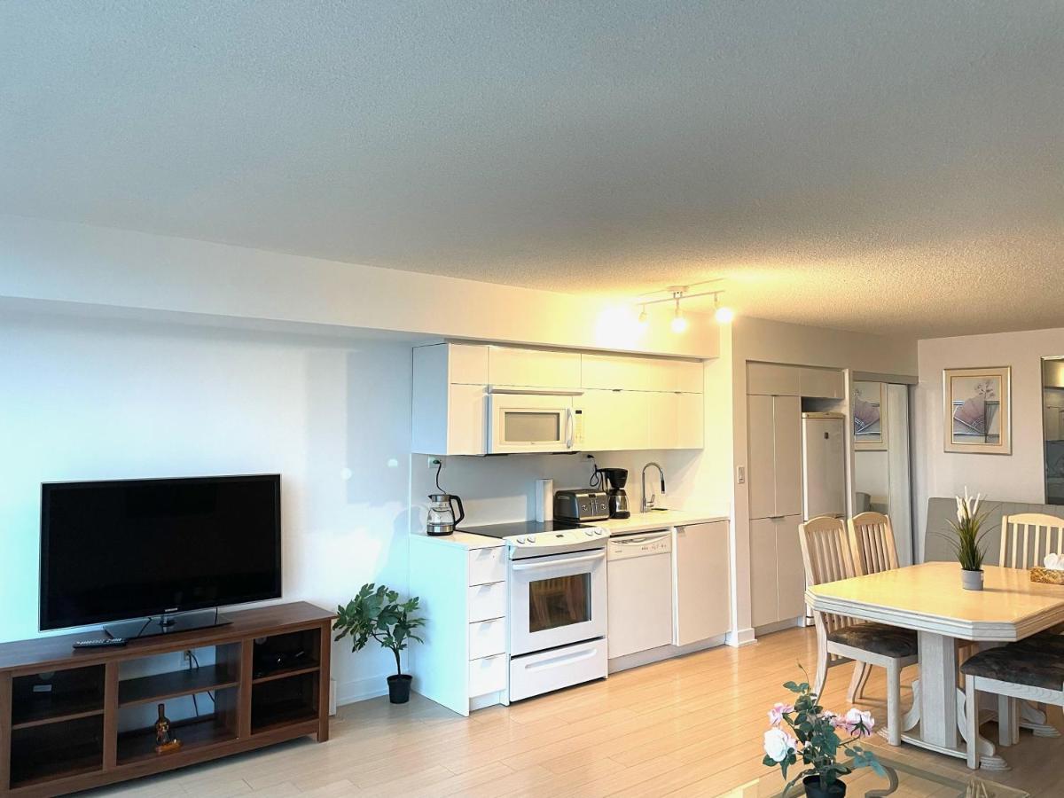 Three-Bedroom Condo With Free Parking Nearby Cn Tower With Lake View Toronto Eksteriør billede