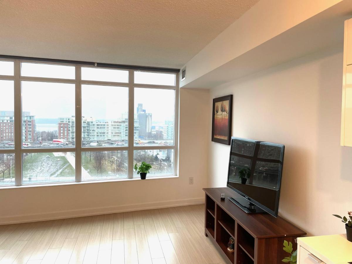 Three-Bedroom Condo With Free Parking Nearby Cn Tower With Lake View Toronto Eksteriør billede
