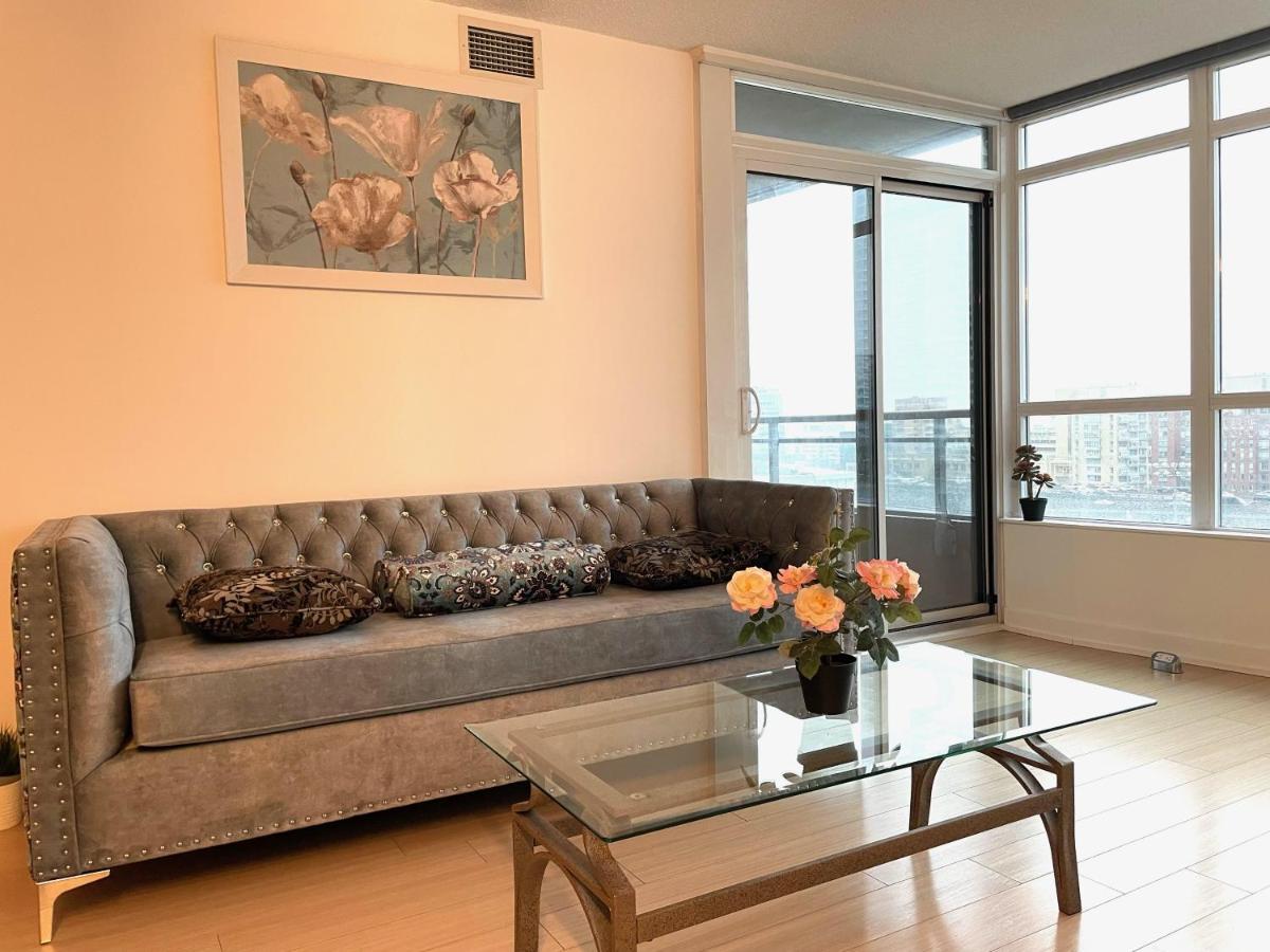 Three-Bedroom Condo With Free Parking Nearby Cn Tower With Lake View Toronto Eksteriør billede