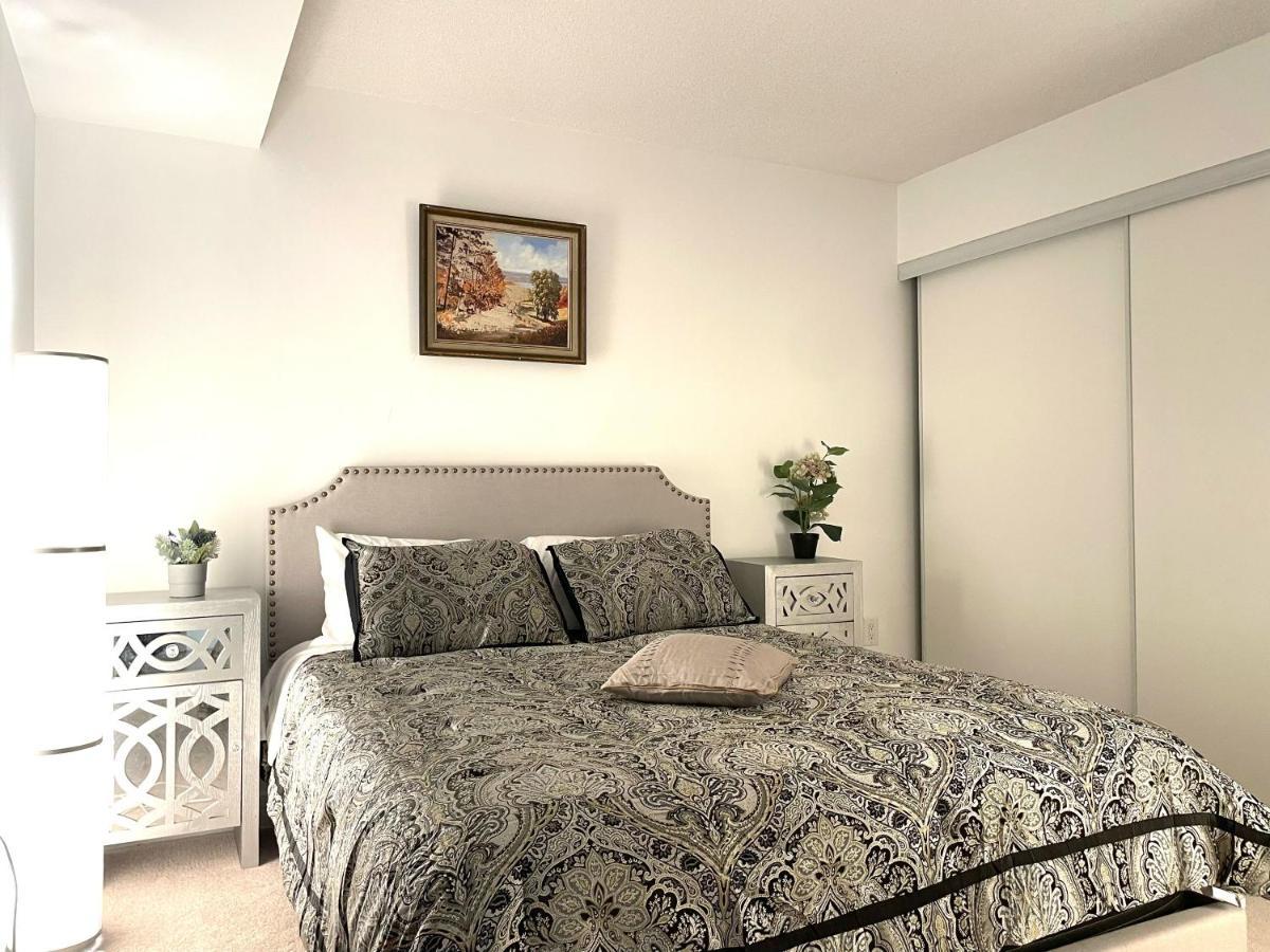 Three-Bedroom Condo With Free Parking Nearby Cn Tower With Lake View Toronto Eksteriør billede