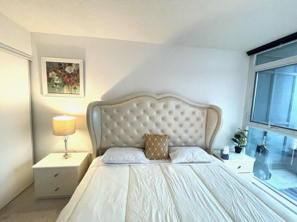 Three-Bedroom Condo With Free Parking Nearby Cn Tower With Lake View Toronto Eksteriør billede