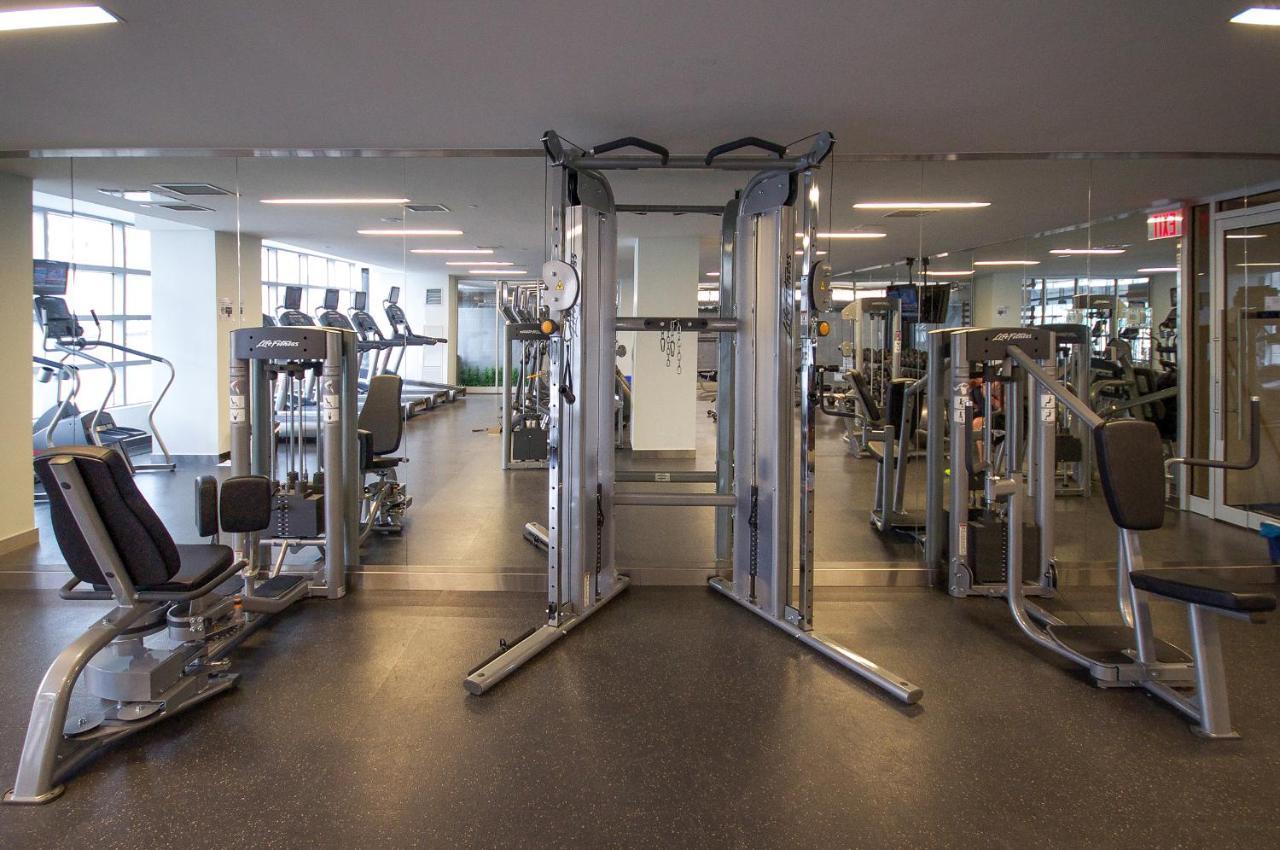 Three-Bedroom Condo With Free Parking Nearby Cn Tower With Lake View Toronto Eksteriør billede