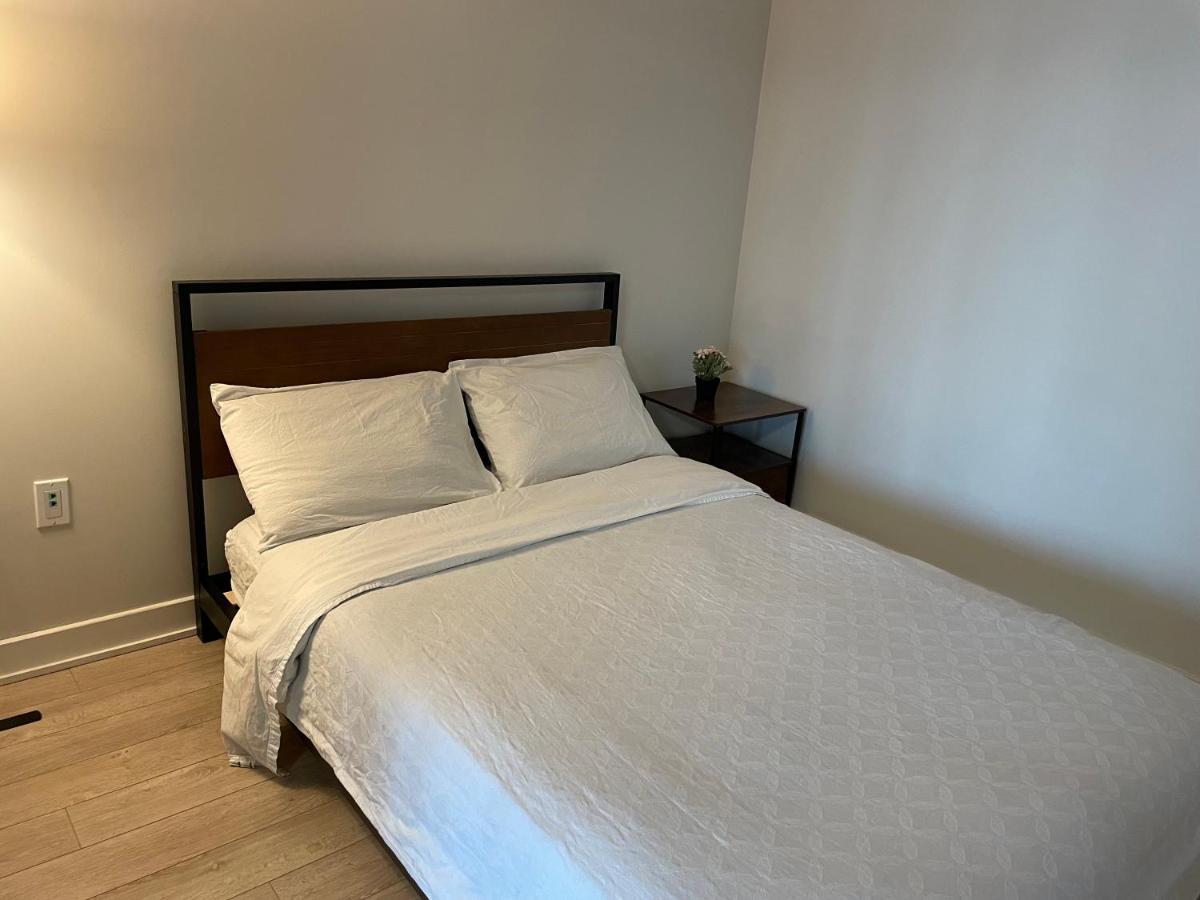 Three-Bedroom Condo With Free Parking Nearby Cn Tower With Lake View Toronto Eksteriør billede