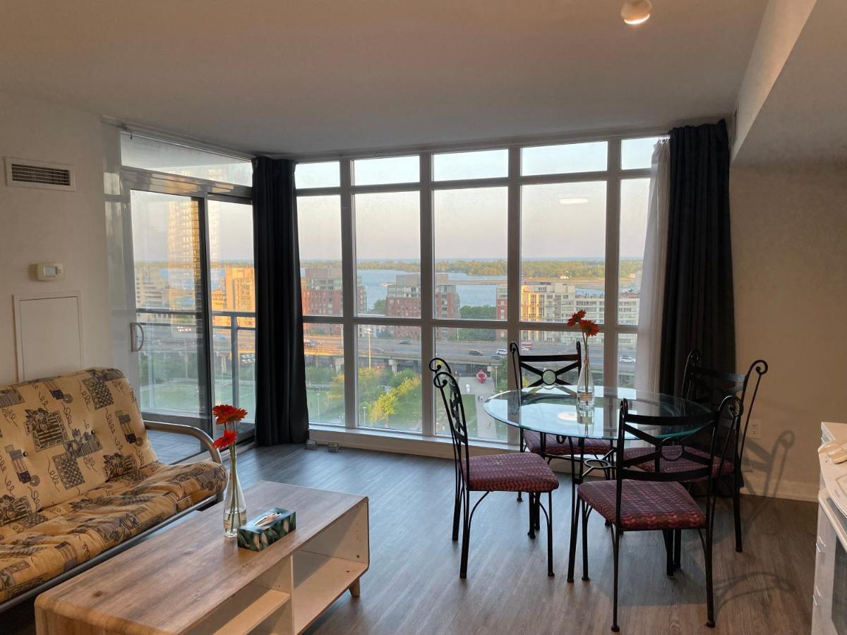 Three-Bedroom Condo With Free Parking Nearby Cn Tower With Lake View Toronto Eksteriør billede